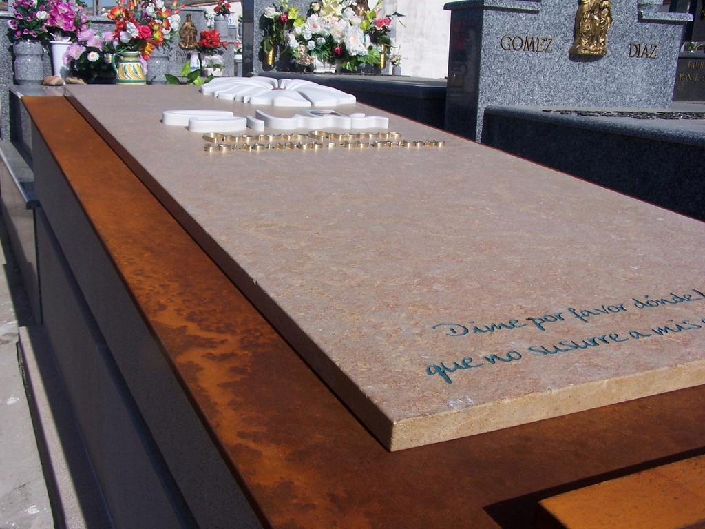 Detalle Tumba Acero Corten