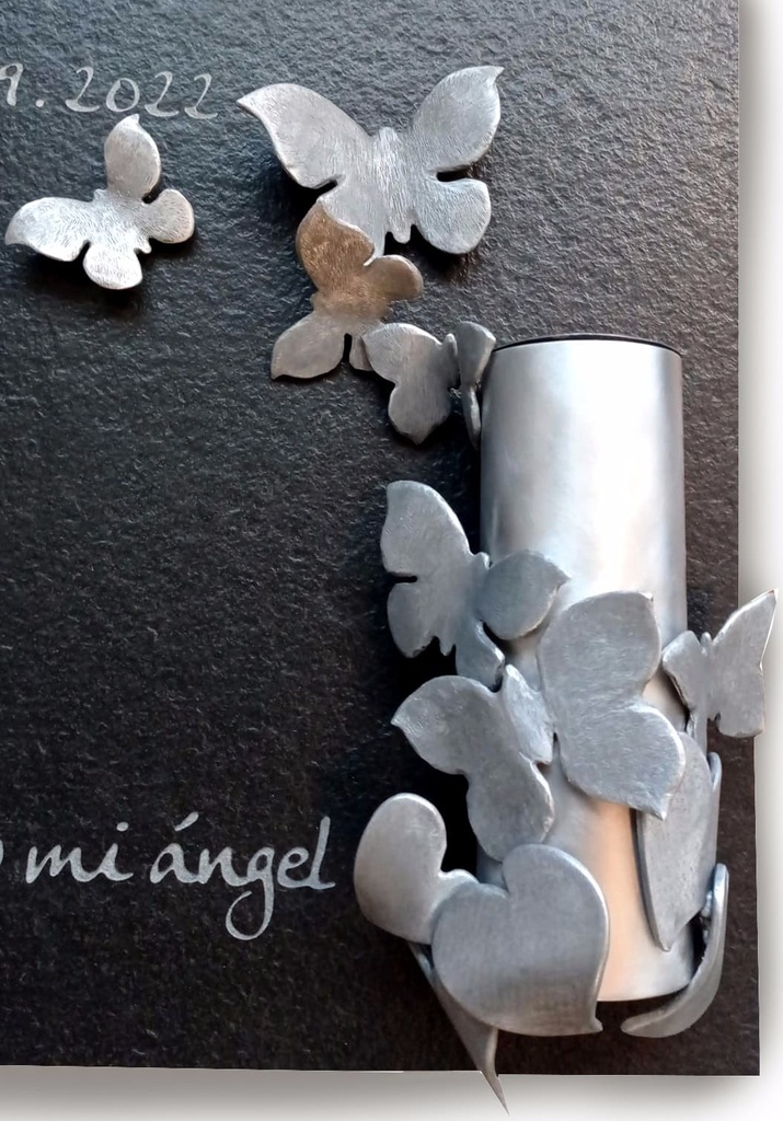 Búcaro con Mariposas y Corazónes