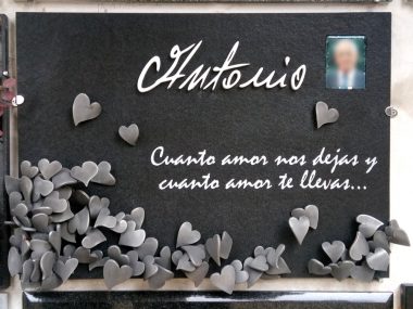 Lápida Corazónes Plateados 380X285