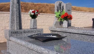 Lápida Flotante Sobre Panteón 380X222