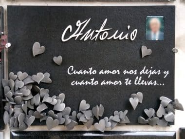 Lаpida Corazónes Plateados 380X285