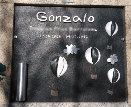 [LAP-INF-003] Lápida Globos