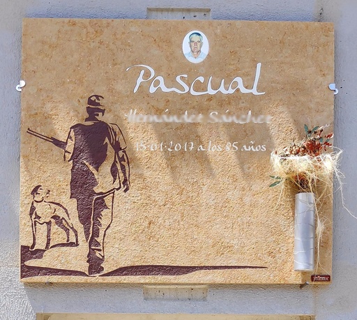 [LAP-SEN-023] Lápida Cazador